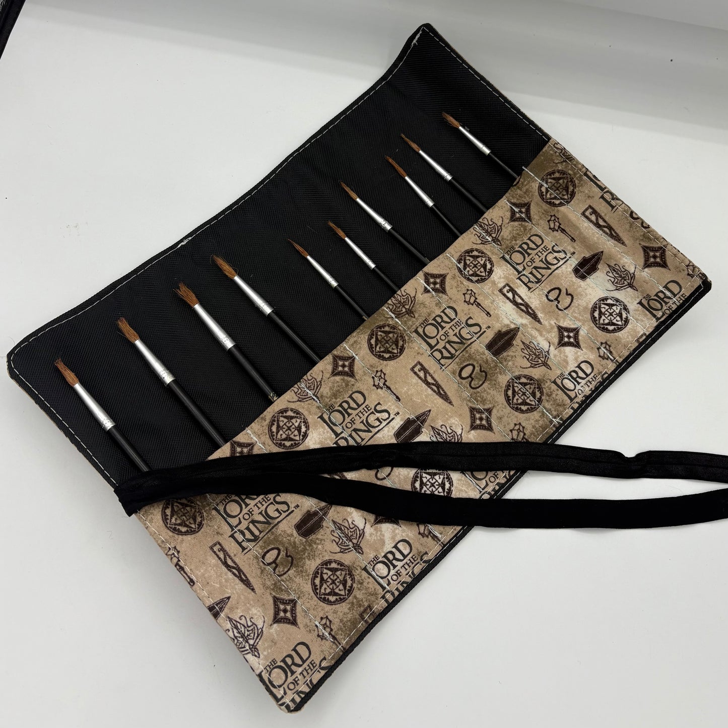 The Scroll brush wrap