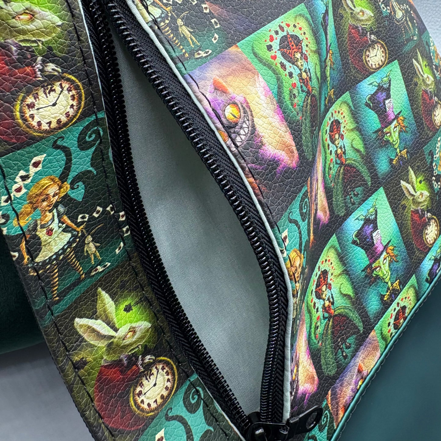 Alice’s Messenger Bag