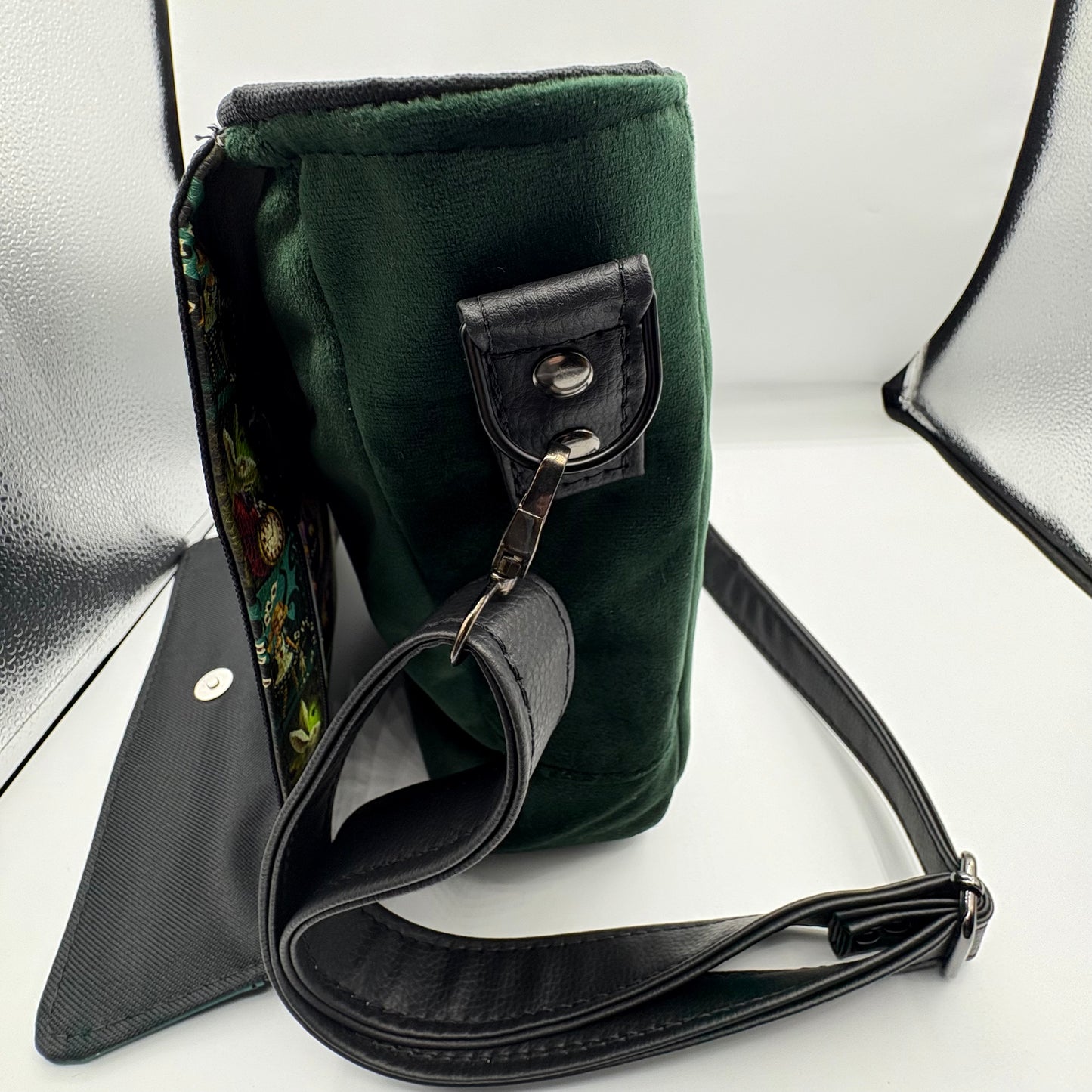 Alice’s Messenger Bag